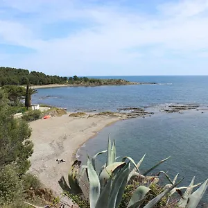 https://a-chic-four-person-apartment-by-the-beach-at-cap-ras.catalonia-hotels.com